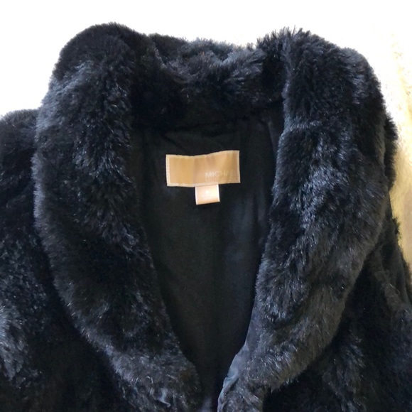 Black Michael kors fur vest - Picture 2 of 4